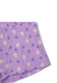 Pantaloni corti di cotone viola con un motivo giocoso di mirtilli e impronte di zampe, dotati di una comoda vita elastica e una texture liscia.