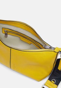 Liebeskind Berlin PARIS HOBO KLEINE  - Bandolera - zitrone