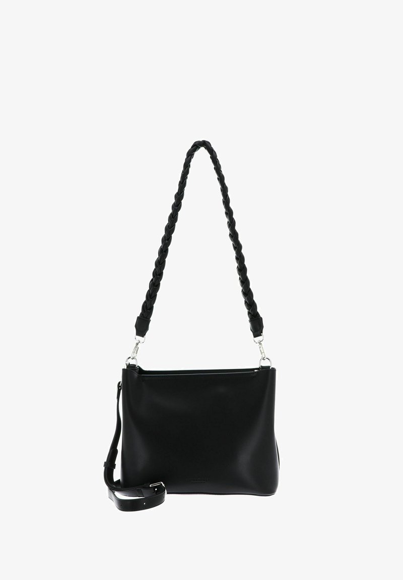 Schwarze Handtasche aus synthetischem Material mit glatter Oberfläche, versehen mit einem geflochtenen Griff, verstellbarem Riemen und silberfarbenen Beschlägen.