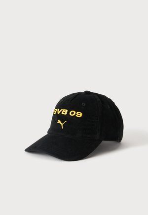 Schwarze Cord-Baseballkappe mit gelber BVB 09 Beschriftung und Puma-Logo vorne, dargestellt auf weißem Hintergrund.