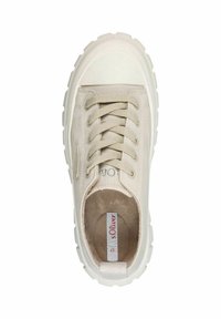 Scarpa beige con lacci, con tomaia in tessuto testurizzato, colletto imbottito e suola in gomma bianca spessa. Presenta un logo sul lato e un'etichetta interna.
