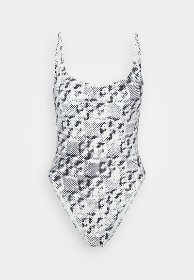Hvit badedrakt i ett stykke med et svart og grått slangeskinnsmønster, med tynne stropper og en moderat cut på bena. Glatt tekstur.