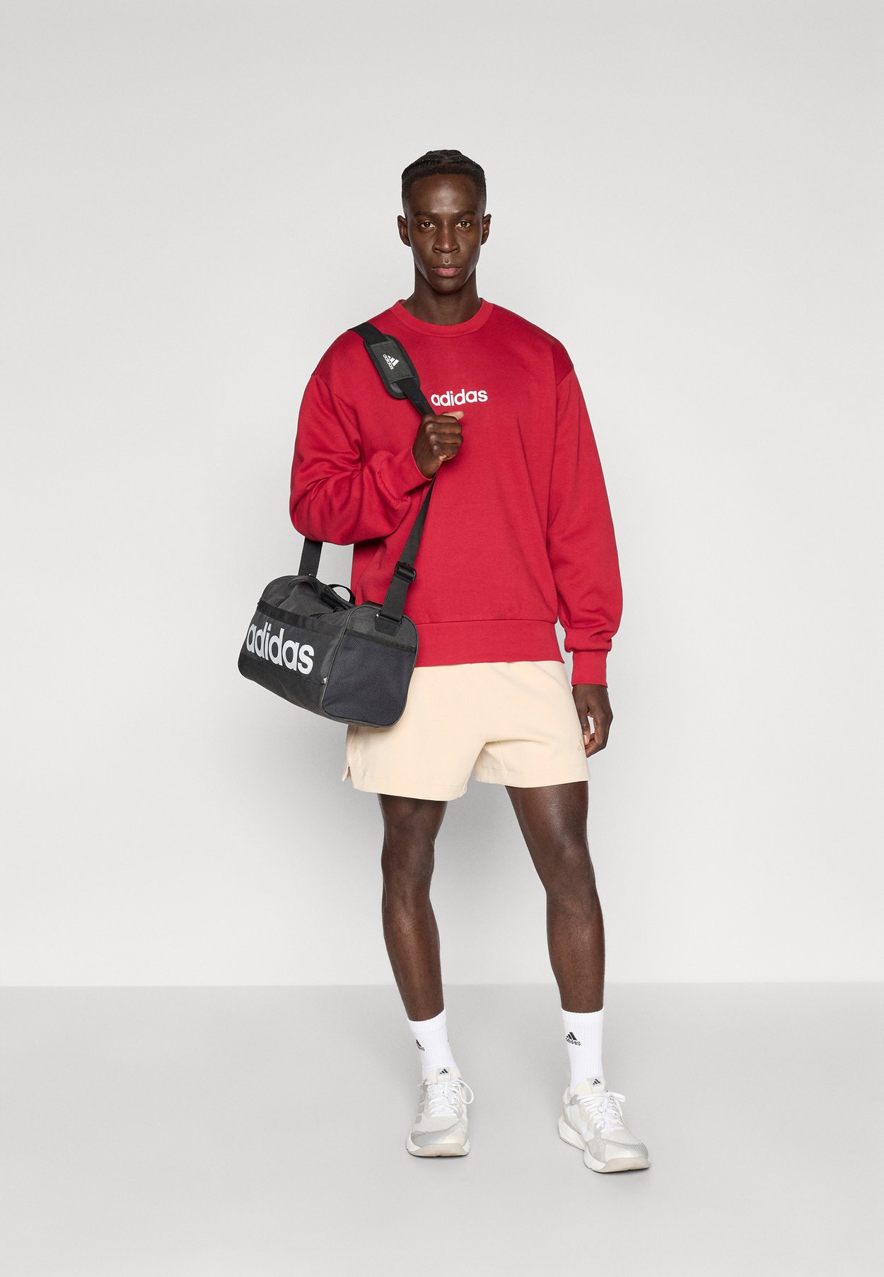 ESSENTIALS LINEAR FLEECE