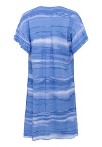 Lahka modra bluza s kratkimi rokavi, ki se ponaša z valovitimi črtami v različnih odtenkih modre in bele barve.