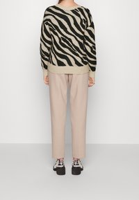 VILA Strickpullover - mottled brown