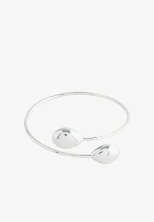 Silberarmreif mit feinem Drahtdesign, versehen mit zwei tropfenförmigen Akzenten. Glatte, glänzende Oberfläche mit reflektierendem Finish.