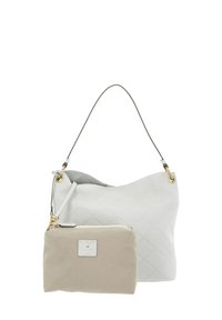 Weiße Lederhandtasche mit Diamantmuster, ausgestattet mit einem abnehmbaren beigen Beutel. Die Akzente umfassen einen grauen Trageriemen und goldene Beschläge.