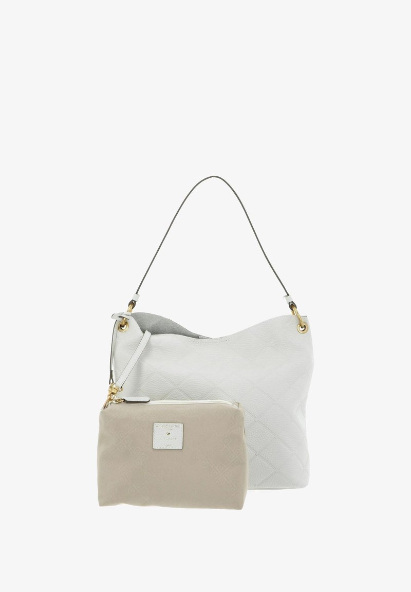 Sac à main en cuir blanc avec un motif en diamant, comprenant une pochette beige amovible. Les accents incluent une sangle grise et du matériel doré.