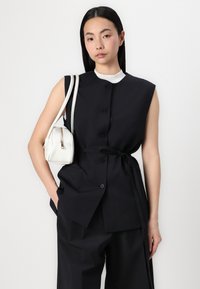 Selected Femme SLFABBI BERMUDA  - Shortsit - black