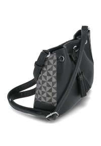 Borsa a secchiello in pelle nera con un lato grigio a motivo geometrico, chiusura con coulisse, accessori in argento e dettaglio con nappina laterale.