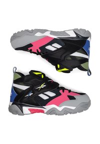 Schwarze Sportschuhe mit pinken, blauen und grauen Akzenten. Hergestellt aus synthetischen Materialien. Verfügt über ein High-Top-Design und eine profilierte Gummisohle.