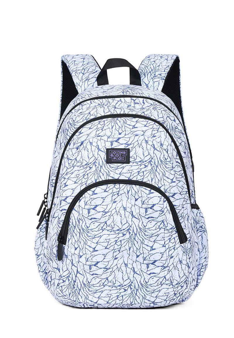 Zaino con base bianca caratterizzato da un motivo astratto blu, due scomparti con zip, spallacci imbottiti e una piccola toppa con logo.