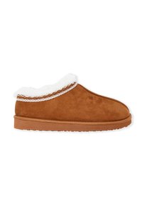 Pantofole in suede marrone con colletto in pelliccia sintetica bianca e dettagli intrecciati. Punta arrotondata, suola piatta in gomma per comfort e stabilità.