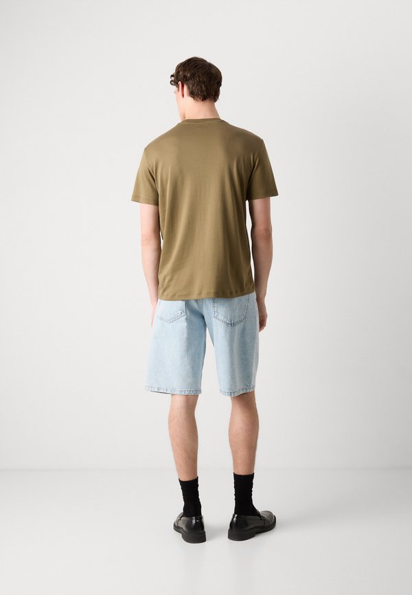 CREWNECK TEE - Basic T-shirt - capers2