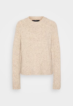 Pulôver beige tricotado com decote redondo, punhos e bainha canelados, apresentando um acabamento suave e texturizado com manchas de cores mais escuras.