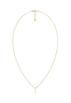 Collana in oro delicata con un piccolo pendente a barra verticale e chiusura regolabile su sfondo bianco.