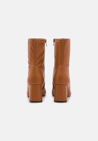 Even&Odd Botines - cognac