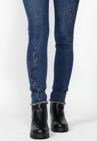 Koroshi Slimfit džínsy - azul osc   dark blue