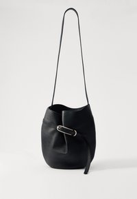 BELTED BUCKET BAG - Mala a tiracolo - black