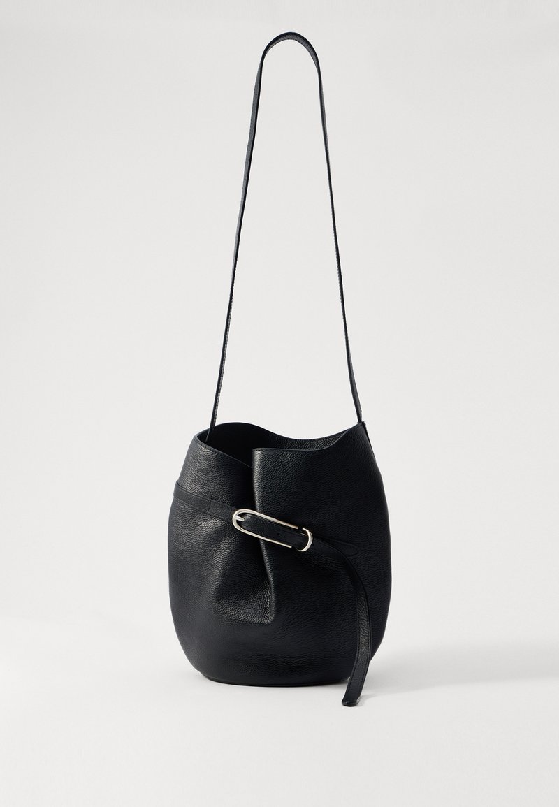 Liffner BELTED BUCKET BAG - Mala a tiracolo - black