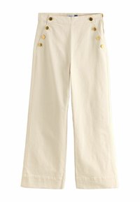 Wijde broek in een lichte beige stof met een zachte textuur, voorzien van grote gouden knopen langs de zijzakken en een rechte zoom.