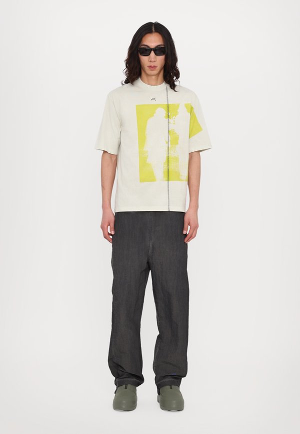 DECIBEL - Print T-shirt - beige bone3