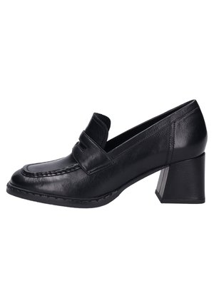 Mocasín de mujer en piel negra con tacón de bloque, puntera cuadrada redondeada, detalles cosidos y tira sobre el empeine, mostrado de lado.