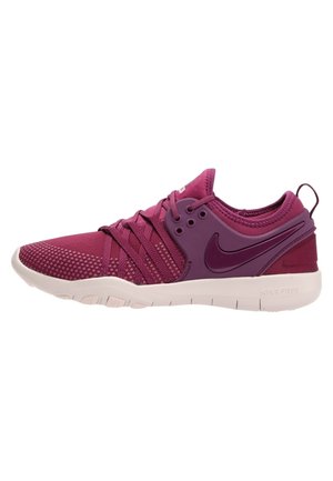 Bordo i fioletowy but do biegania Nike z białą podeszwą, siateczkowym noskiem, krzyżowymi sznurowadłami i logo Nike swoosh po boku.