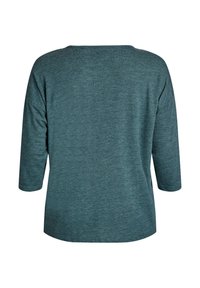 Teal, kolme neljännesosaa hihaa omaava paita, jossa on rento istuvuus. Valmistettu pehmeästä, teksturoidusta kankaasta, jossa on hienovarainen heather-malli.