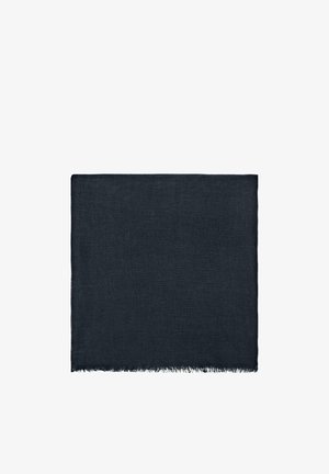 Donker marineblauwe vierkante sjaal met een lichtgewicht geweven textuur en rafelige randen aan de onderkant.