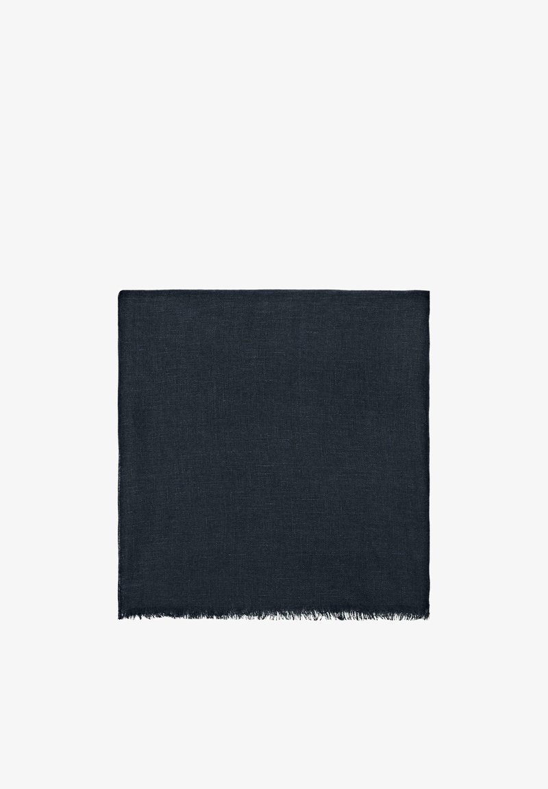 Foulard carré bleu marine foncé avec une texture tissée légère et des bords effilochés le long du bas.