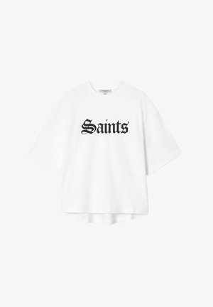 T-shirt bianca oversize a maniche corte con la scritta "Saints" in carattere Old English nero centrata sul davanti.