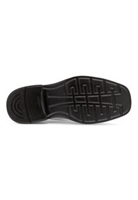Sole in gomma nera con una suola pattern multiforme e marchio stampato. Il tallone è leggermente sollevato con una curvatura delicata.