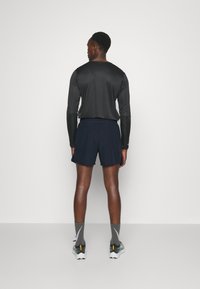 Nike Performance CHALLENGER - Korte broeken - obsidian/black/silver