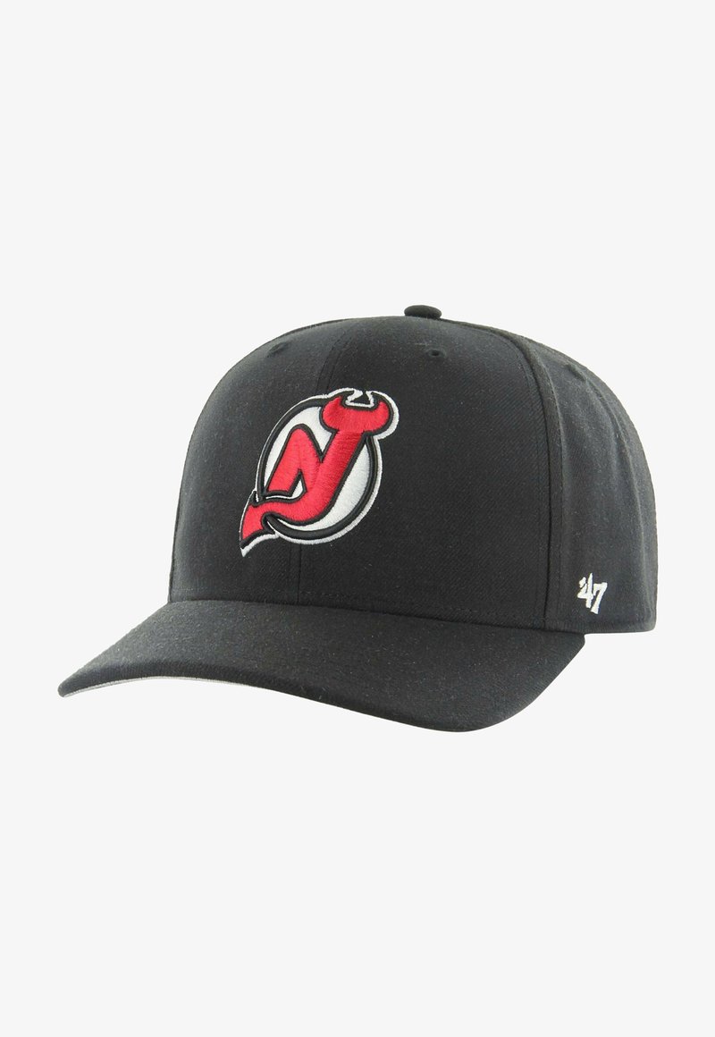 Gorra de béisbol negra con el logo de los New Jersey Devils en rojo y blanco en la parte delantera y un pequeño '47' blanco en el lateral.