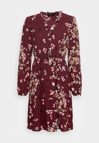 Mörkröd blommig klänning med långa ärmar, volangkrage och knäppning framtill. Har en figursydd midja och mjukt, texturerat tyg.