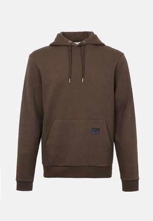 Sudadera con capucha de punto marrón texturizado con bolsillo tipo canguro frontal, capucha con cordón, puños acanalados y un pequeño parche rectangular negro con el logo en el bolsillo.