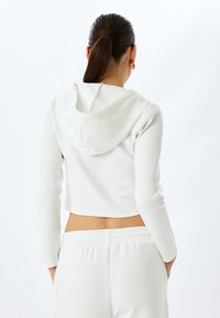 Koton HOODIE - Sweater met rits - white