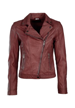 Veste de biker en cuir bordeaux avec une fermeture éclair asymétrique, un col à pression et deux poches zippées à l'avant. Texture lisse et design ajusté.