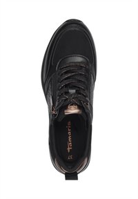 Sneaker nera con pannelli laterali testurizzati, cerniera e dettagli in oro rosa, lacci a fantasia e colletto imbottito, misura 37.