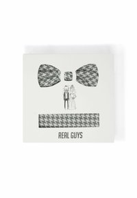 Vlinderdas set met een gemuste vlinderdas en bijpassend pochet in een zwart-wit houndstooth ontwerp. Toont de tekst "ECHTE JONGENS."