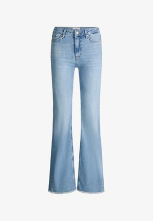 Lichtblauwe uitlopende spijkerbroek met hoge taille, knoop- en ritssluiting, voorzakken en rafelige zoom.