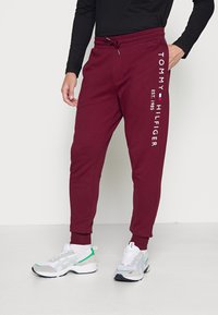 Tommy Hilfiger LOGO  - Calças de fato de treino - deep rouge