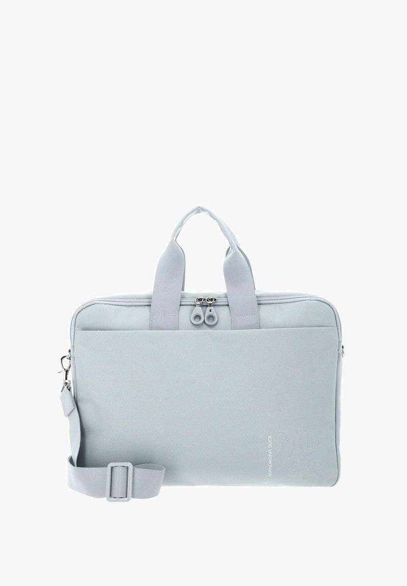 Sacoche pour ordinateur portable en tissu gris avec deux poignées de transport et une sangle d'épaule amovible. Dispose d'une fermeture éclair et d'un logo de marque embossé.