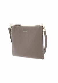 Borsa a pochette grigia in pelle con zip, superficie testurizzata, tracolla piccola e dettagli hardware sottili. Logo stampato sul davanti.