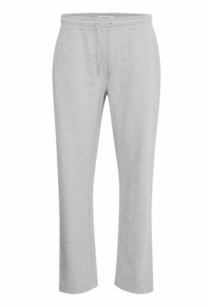 Pantaloni de trening gri deschis, confecționați dintr-un material moale, cu un braț elastic și șnur. Design cu picioare drepte, fără modele sau accente vizibile.