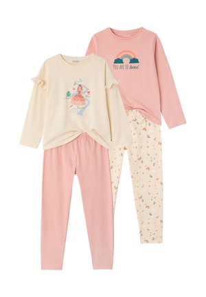 Zwei Sets langärmeliger Kinderpyjamas: ein cremefarbenes Oberteil mit Prinzessinnenmotiv und rosa Hose, ein pinkfarbenes Oberteil mit Regenbogen und Schriftzug sowie cremefarbene Hosen mit Regenbögen.
