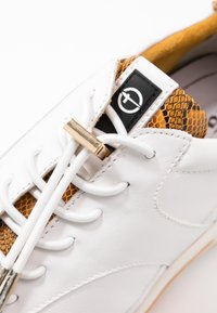 Tamaris Pure Relax LACE-UP - Baskets basses - white/saffron