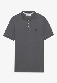 Tamno siva polo majica od pamuka, s ovratnikom, tri dugmeta na plavcu i malim crnim izvezenim logom na grudima.