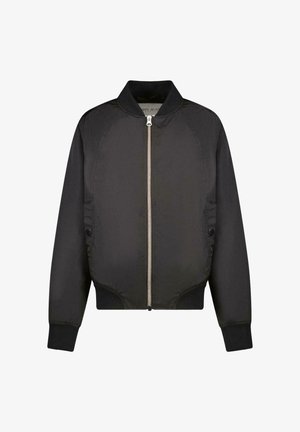 Zwarte bomberjack gemaakt van gladde stof. Voorzien van een ritssluiting aan de voorkant, geribde manchetten en zoom, met zijzakken en contrasterende stiknaden.